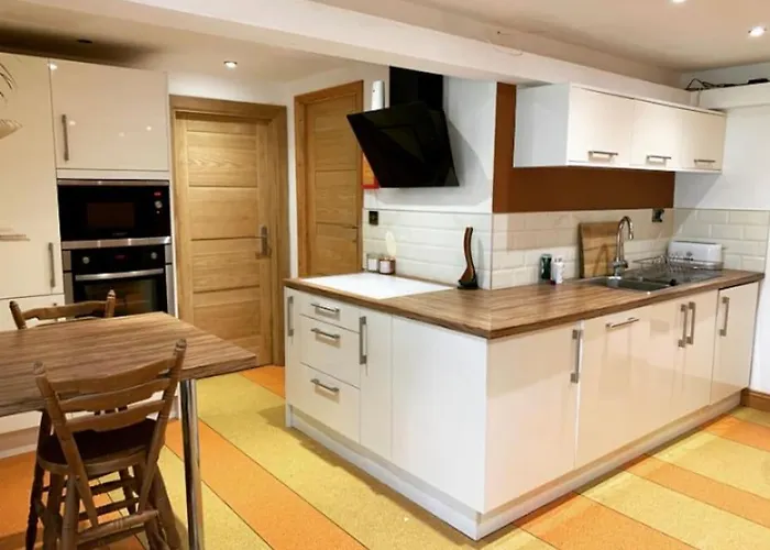 Annie The Annex, A Self Contained Home From Home Fully Equipped Space With Street Parking
